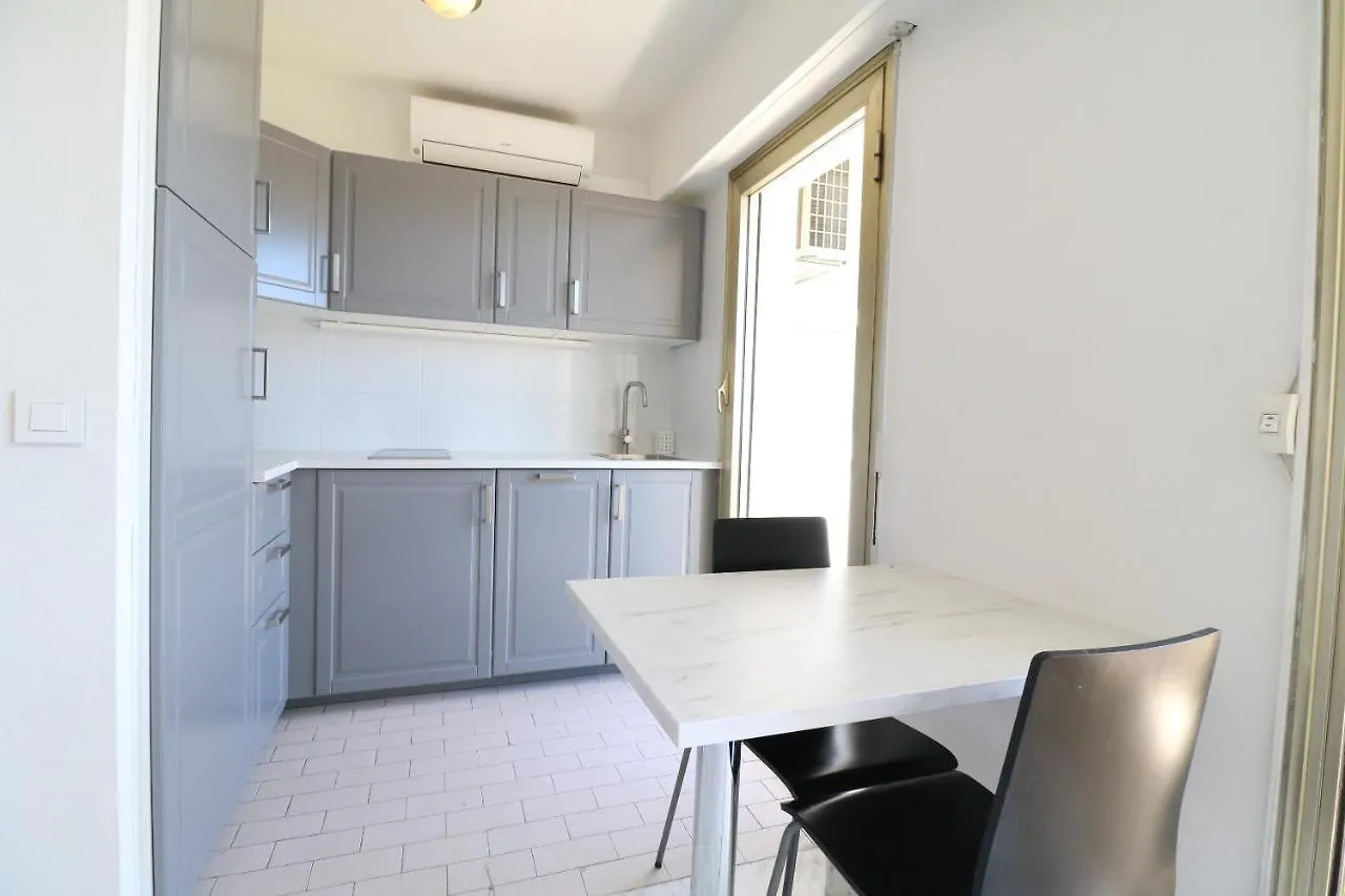 Apartment 2 Bedroom & Studio Palais Royal 2 Mins From Croisette And Carlton Cannes