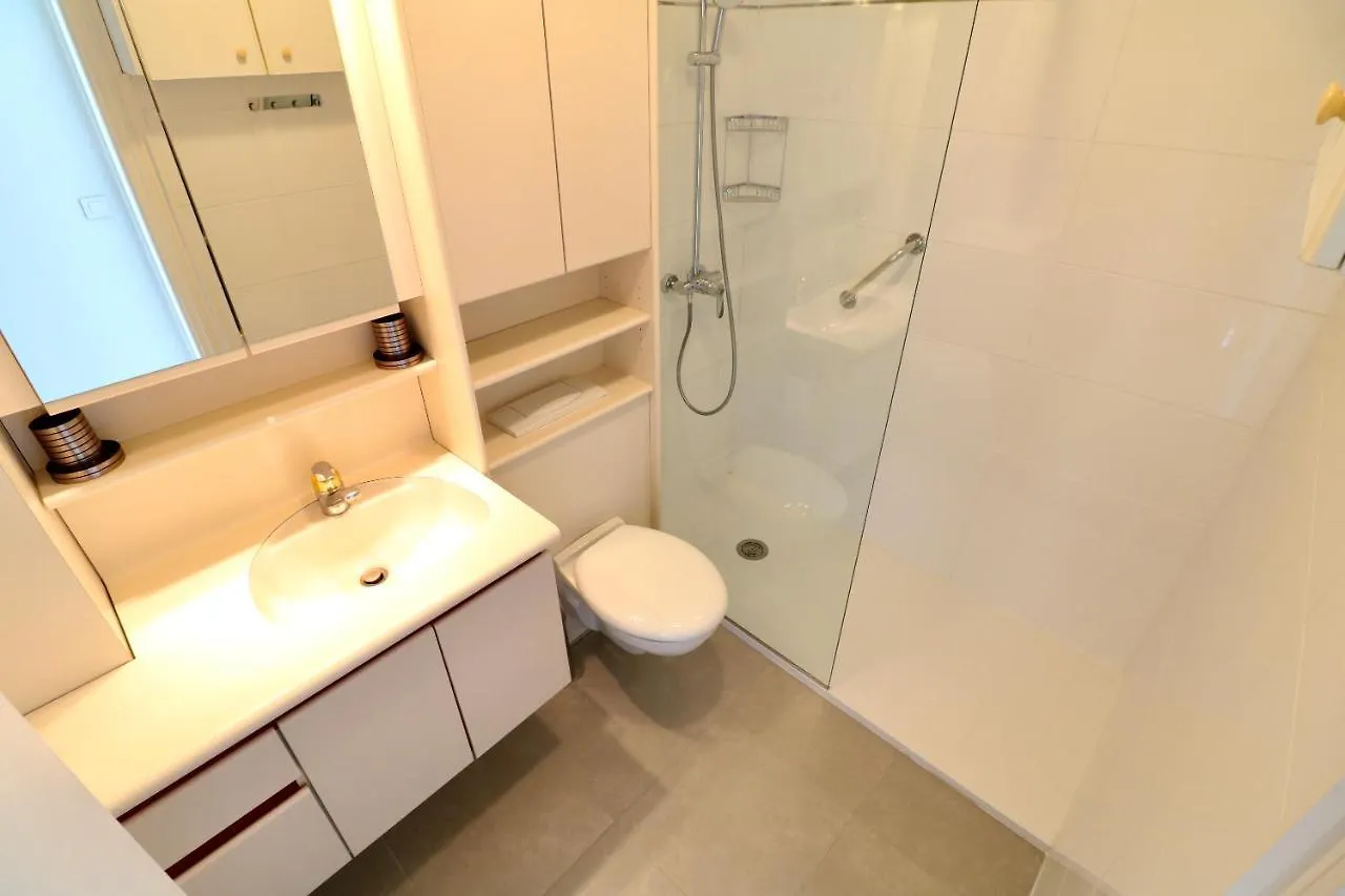 Apartment 2 Bedroom & Studio Palais Royal 2 Mins From Croisette And Carlton Cannes