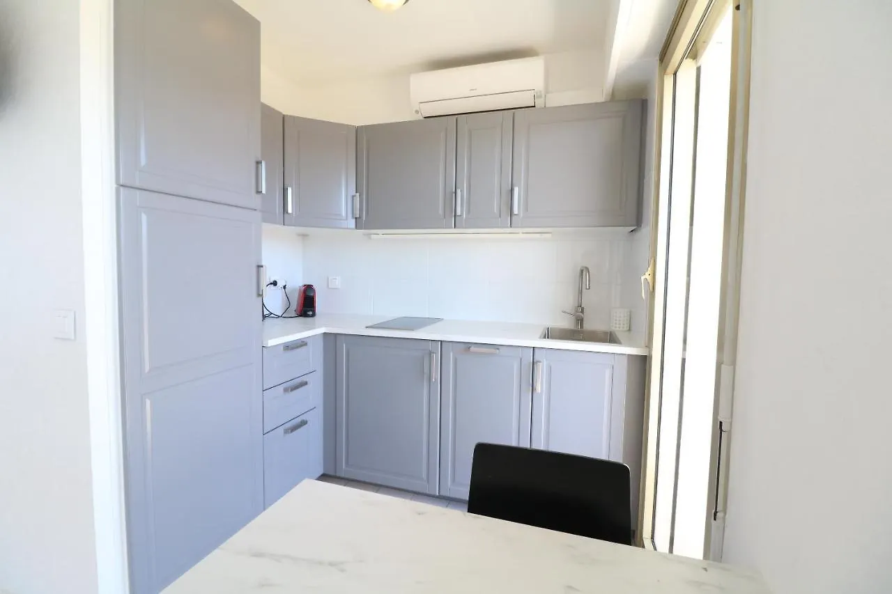 2 Bedroom & Studio Palais Royal Cannes Apartmán
