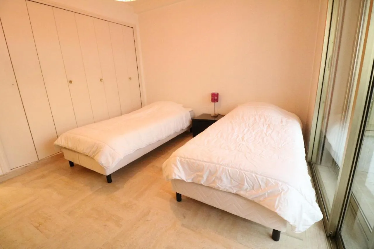 2 Bedroom & Studio Palais Royal Cannes Apartmán