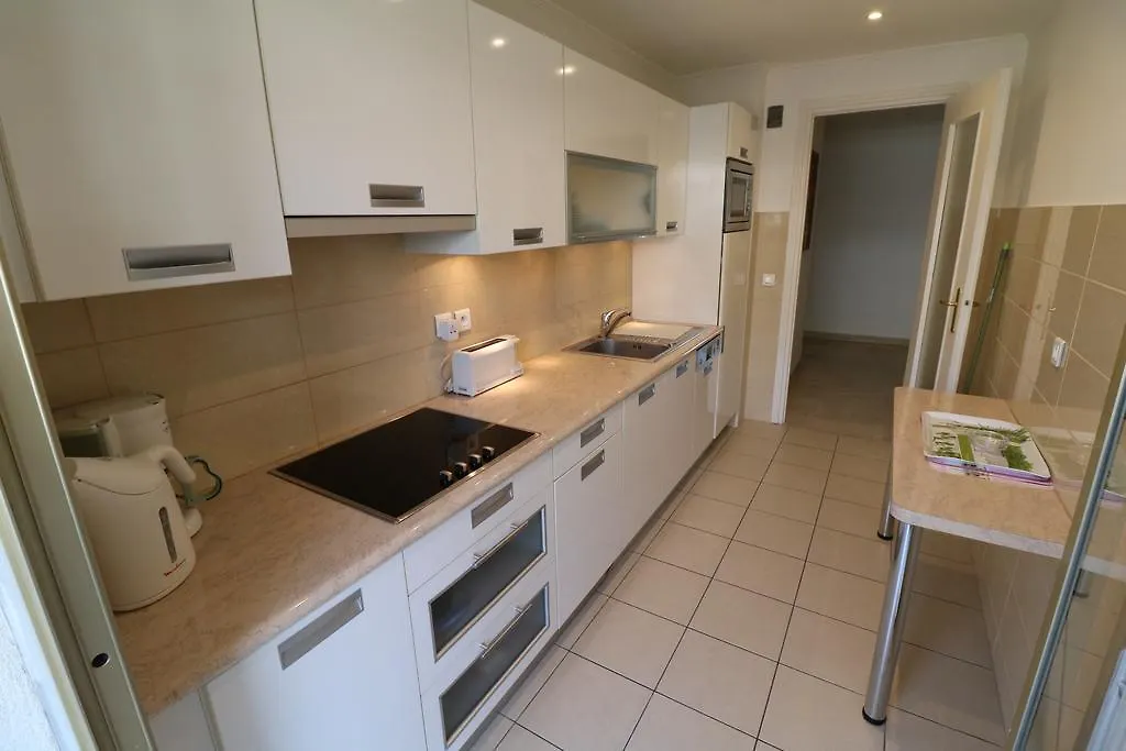 2 Bedroom & Studio Palais Royal Cannes Apartmán
